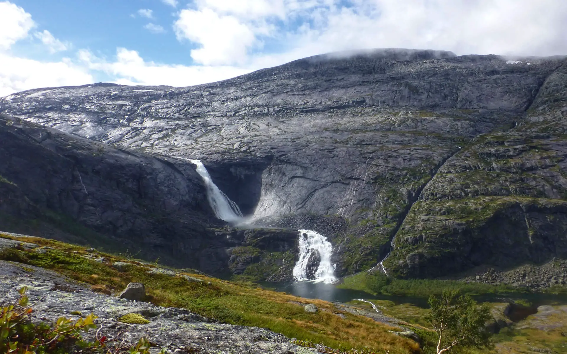 Wandern in der Hardangervidda: Route am Søtefossen Wasserfall